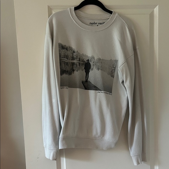 Taylor Swift White Crewneck Sweater - Picture 1 of 1